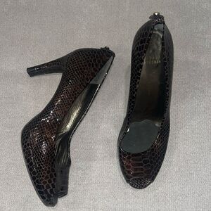 Vintage Stuart Weitzman brown leather reptile pattern 3.5” heels
